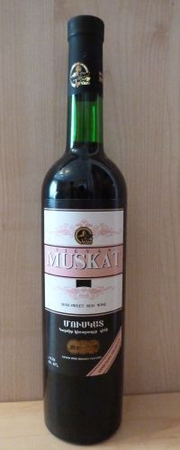 Muskat Ijevan červené polosladké 12%- Ijevan wine Armenie - 0,75L