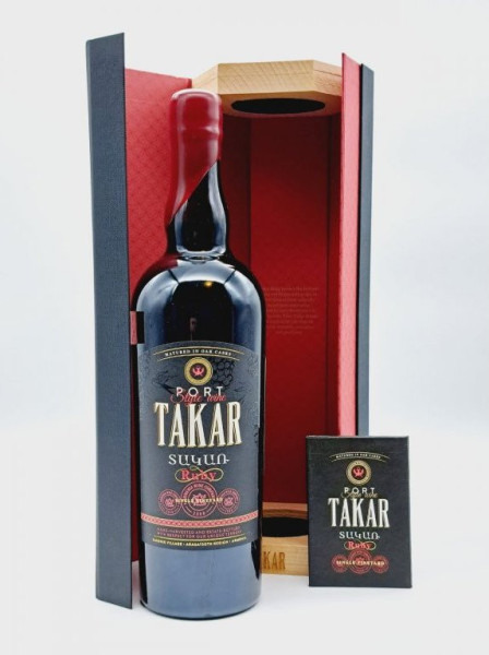 Armenia Takar Ruby 17.5% - sladké červené víno/ dřevěný box - Arménie - 0,75L